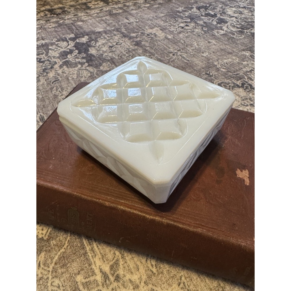 Vtg Anchor Hocking White Milk Glass‎ Covered Square Powder Box Trinket Vanity